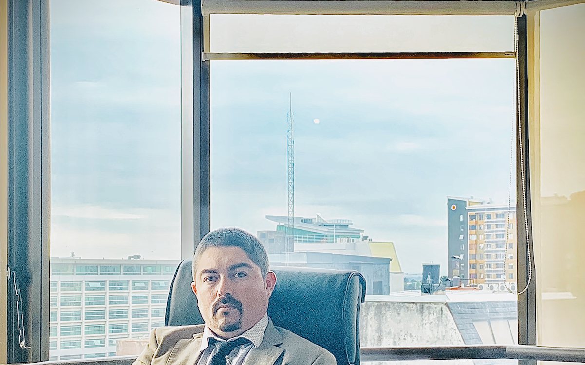 Oficina de TDefiende.cl en el centro de Temuco, con vista a la ciudad